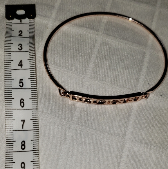 GUESS Authentic Gold Bracelet - Picture 4 of 14
